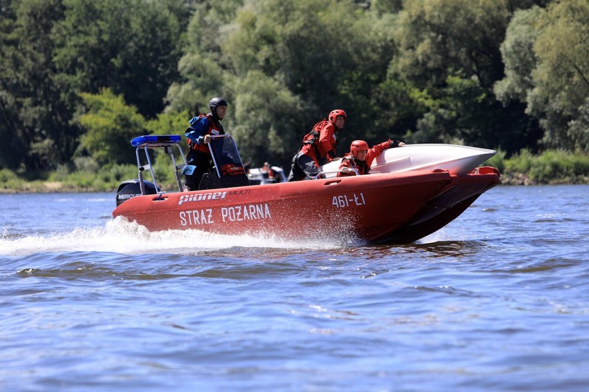 Spektakularne pokazy strażackie ratowników WOPR, straży...