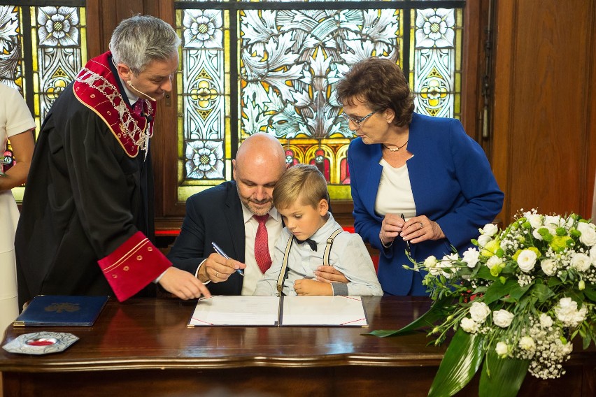 W sobotę (25.08) prezydent Słupska Robert Biedroń udzielił...