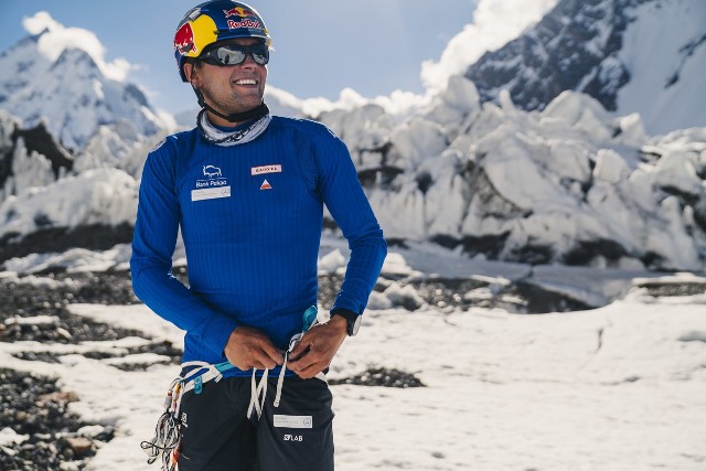 Andrzej Bargiel jako pierwszy człowiek na świecie zjechał na nartach ze szczytu K2