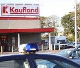 Słupsk. Kaufland i dworzec PKP opanowane przez policję. Pirotechnicy szukają bomby