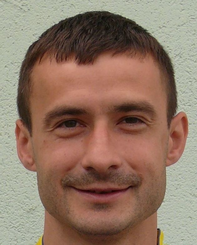 Maciej Pastuszka mądrze kierował defensywą Wiernej.