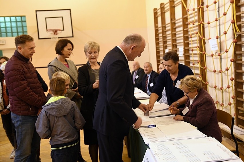 Wybory samorządowe 2018. Głosują kandydaci na prezydenta Nowego Sącza i mieszkańcy miasta [ZDJĘCIA]