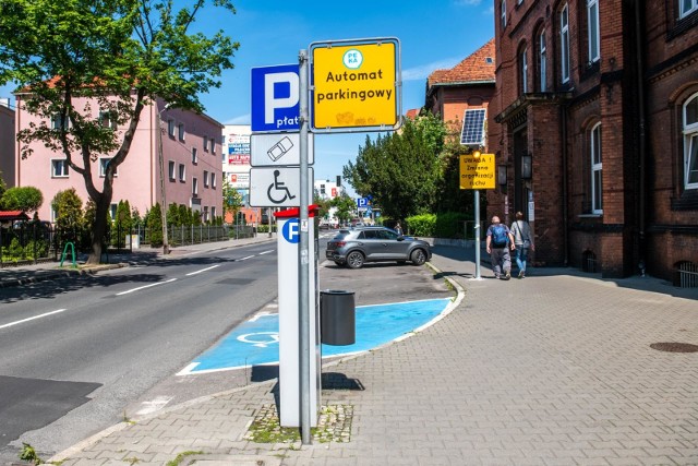 Strefa płatnego parkowania rusza na Łazarzu i Wildzie od 1 lutego - mieszkańcy kupują już identyfikatory pozwalające na parkowanie w korzystnej cenie