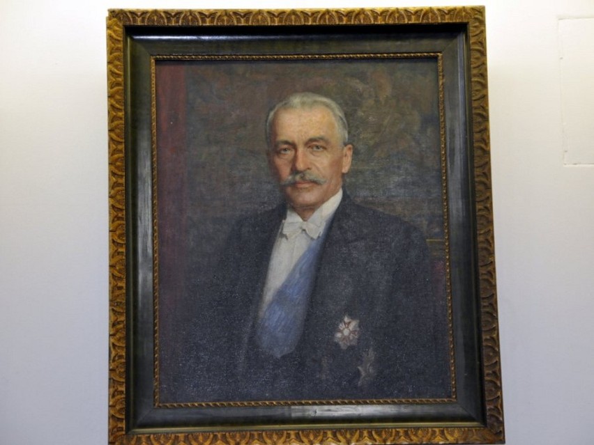 Stołeczni policjanci odnaleźni obrazy zagrabione podczas wojny z Muzeum Narodowego w Krakowie