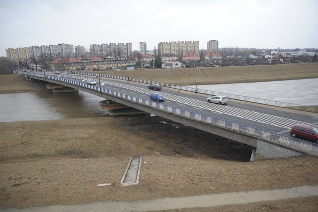 Już w 1997 roku eksperci sugerowali, aby przeprowadzić remont mostu, który łączy centrum z Zaodrzem.