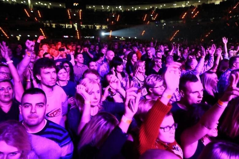 Arena Toruń wypełniła się w sobotę po brzegi fanami muzyki...