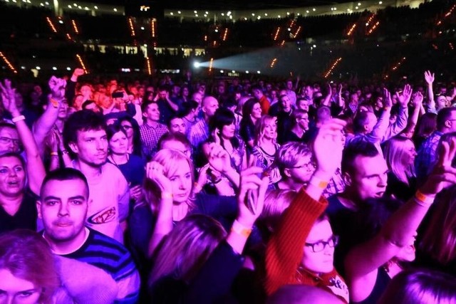 Arena Toruń wypełniła się w sobotę po brzegi fanami muzyki disco polo. Wszystko z okazji odbywającej się tam II Wielkiej Gali Disco Polo. Zobaczcie, jak było!Discomił: Jesteśmy zawsze sobą, jesteśmy łobuzami na co dzień.źródło: Dzień Dobry TVN