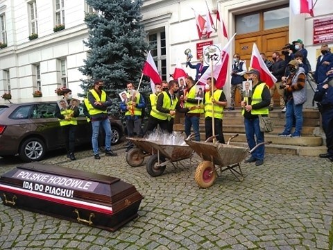 O godzinie 11:00 na Starym Rynku w Bydgoszczy rozpoczęła się...