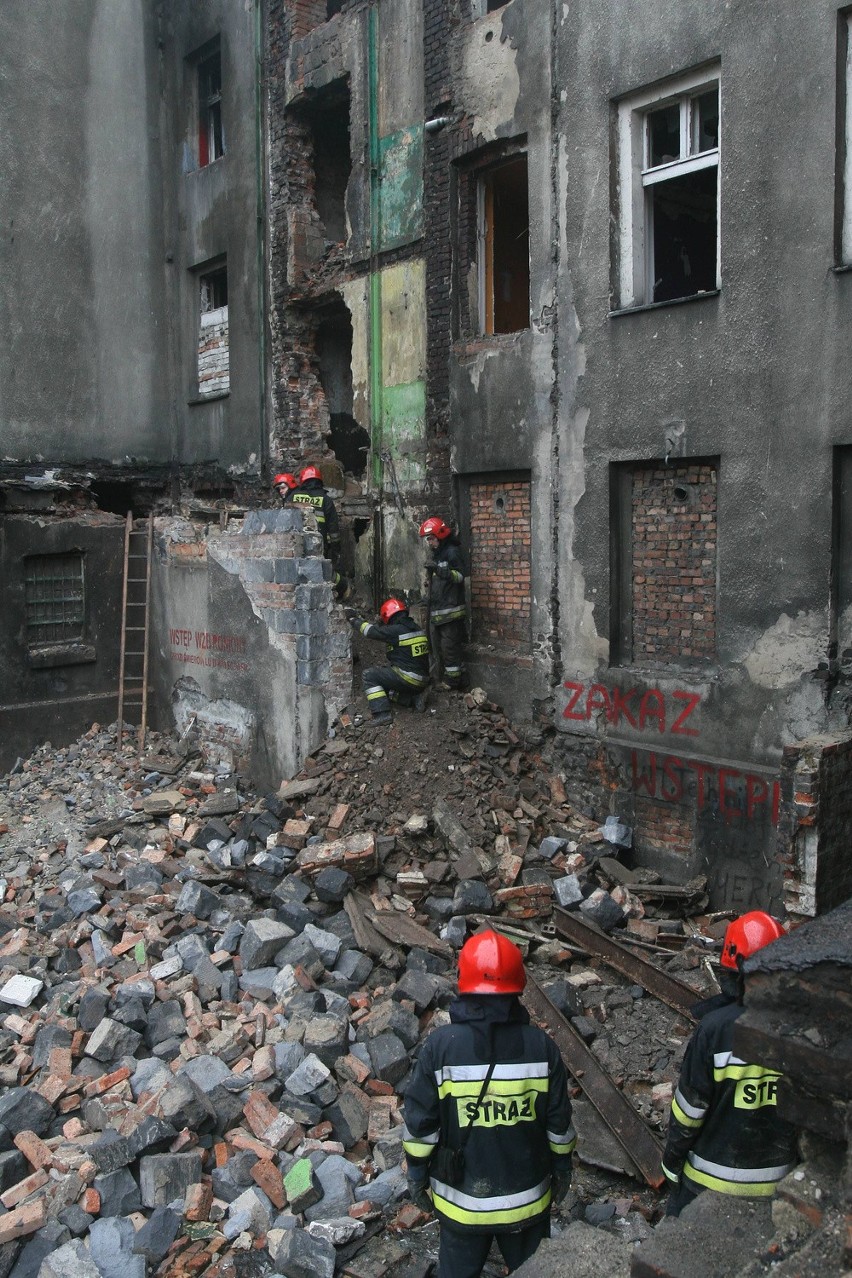 Świetochłowice: Zawaliły się dwie przybudówki na ul. Barlickiego [ZDJĘCIA]