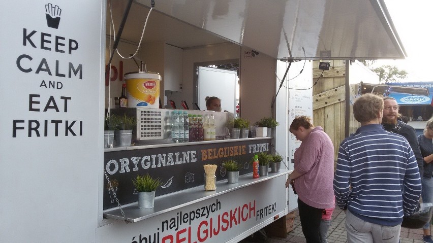 Jaworzno: Food trucki przed halą widowiskowo-sportową i dobra muzyka [ZDJĘCIA]