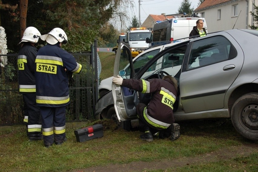 Wypadek pod Wrocławiem. Dwie osoby zostały ranne (ZDJĘCIA)