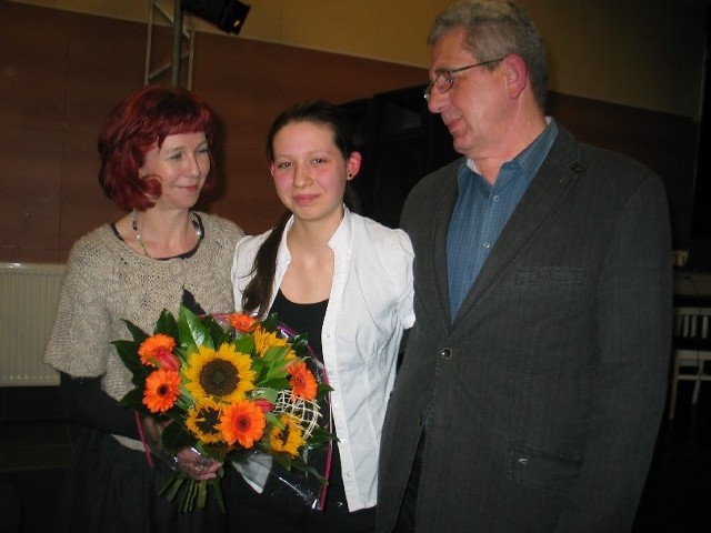 Ania Kurzawa zwyciężyła lokalną edycję konkursu "Ośmiu wspaniałych&#8221;. Czego gratulowali jej rodzice: Lilia Rudnik-Kurzawa i Eugeniusz Kurzawa