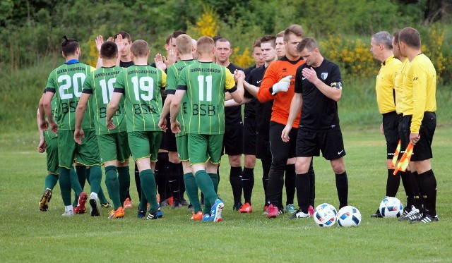 W meczu 25. kolejki V ligi (grupa 1.) Tor Laskowice pokonał Iskrę Ciechocin 3:2 (1:2). Zdecydowała o tym bramka strzelona przez Adama Sobierajskiego w 92. minucie. Zawodnik ten w sumie zdobył wszystkie gole dla laskowiczan. Dla Iskry strzelali Robert Piotrowski i Paweł Piotrowski.