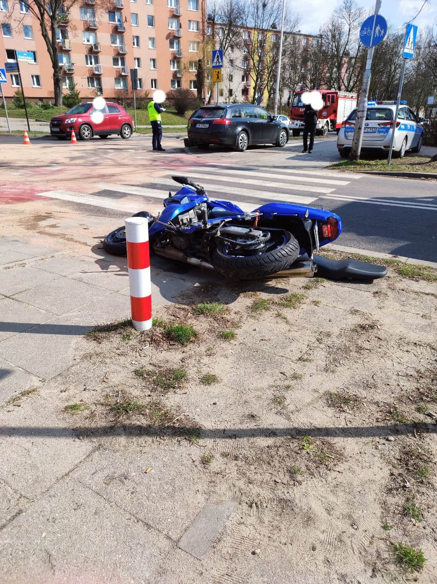 Wypadek osobówki z motorem w Częstochowie. Motocyklista trafił do szpitala