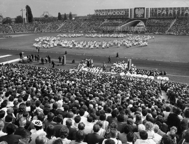 W 1957 roku oddano do użytku rozbudowany stadion im. Edmunda...