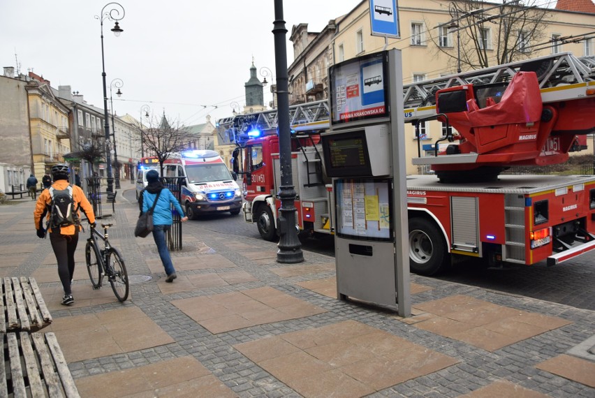 Pożar w kamienicy przy ul. Królewskiej. Płonęły śmieci (ZDJĘCIA)