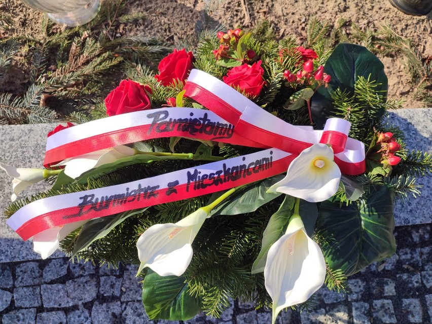 Narodowy Dzień Pamięci Żołnierzy Wyklętych. W Ćmielowie złożono kwiaty i zapalono znicze. Zobacz zdjęcia