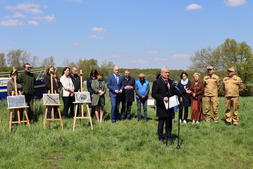 O zakazie korzystania z wód poinformowano podczas...