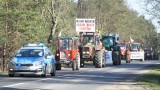 Strajk rolników na DW 793 pomiędzy Siewierzem a Myszkowem. Traktory spowalniają ruch. WIDEO i ZDJĘCIA