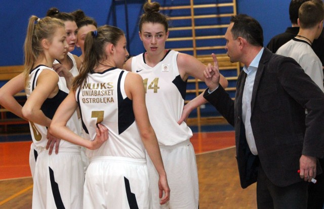 Koszykarki Unii Basket Ostrołęka będą walczyć o awans w niedzielnym meczu z zespołem z Gdyni.