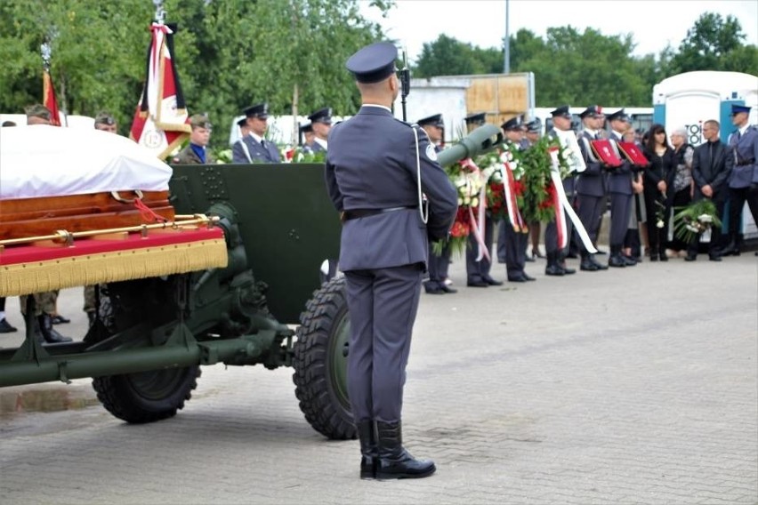 Pruszcz Gdański: Pogrzeb por. pil. Krzysztofa Sobańskiego, który zginął w katastrofie MIG-a 29 pod Pasłękiem [ZDJĘCIA]