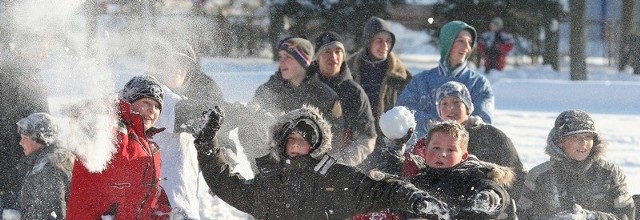 Rok temu mroźna pogoda dopisała i w czasie ferii młodzież ze Słupska stoczyła wielką bitwę na śnieżki.