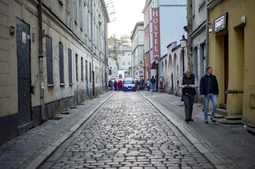 Kilkaset osób wzięło udział w Marszu Zwycięstwa, który w...