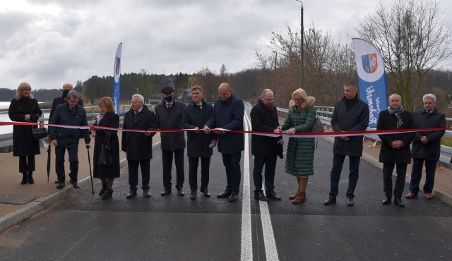 W poniedziałek, 22 listopada, oficjalnie otwarte zostały ulice Polna i Spacerowa w Pionkach.