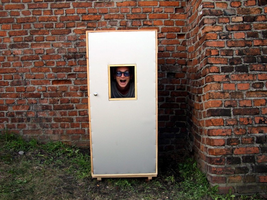 12.Taras Połatajko "Orgone Energy Accumulator", Zaułek...