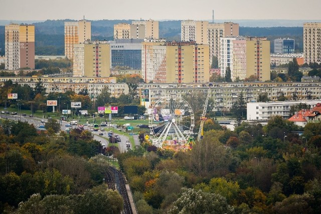 Serwis Otodom przygotował ranking poznańskich dzielnic. Dzięki niemu dowiadujemy się, jak się żyje w Poznaniu. Gdzie jest najlepiej, a gdzie najgorzej. Gdzie m.in. możemy czuć się bezpiecznie, skąd najłatwiej dojechać, gdzie jest najtaniej, a gdzie można najciekawiej spędzać czas wolny.Przejdź do rankingu --->Źródło: Dzień Dobry TVN/x-news.pl