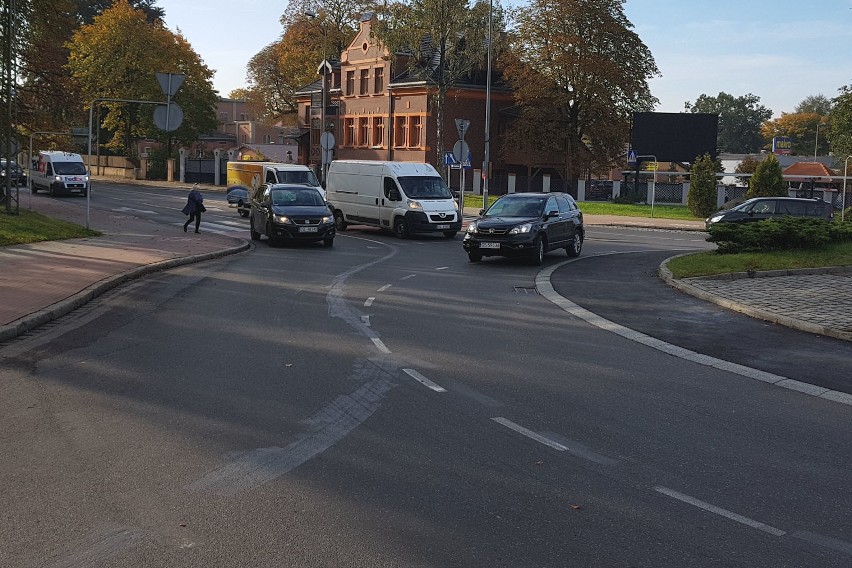 Do trzech razy sztuka. Kolejna zmiana oznakowania na rondzie...