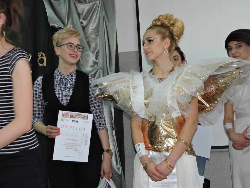 Zwyciężczyni - Monika Tymińska (po lewej) i jej modelka