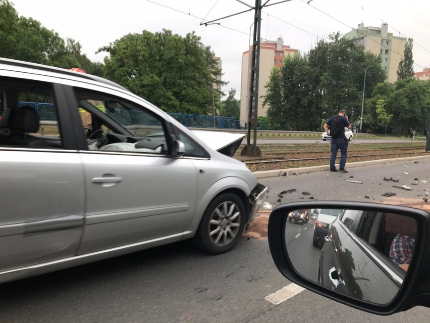 Kraków. Wypadek na al. Pokoju. Są utrudnienia w ruchu [ZDJĘCIA]                                  