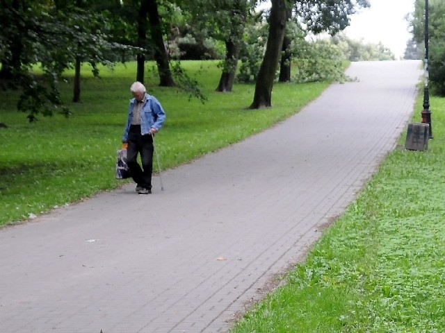 Zdaniem naszej Czytelniczki, brakuje tu ławek