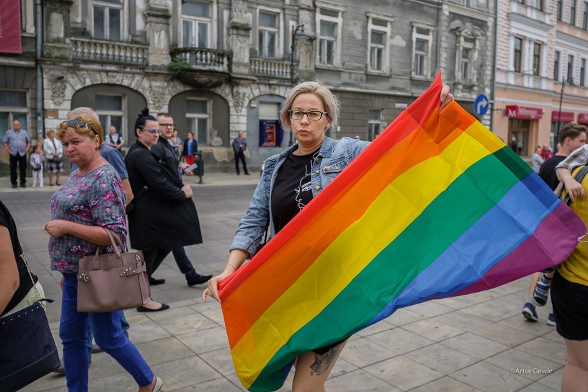 Wybory, Duda i LGBT. Gorąco na spotkaniu z Beatą Szydło w Tarnowie [ZDJĘCIA]