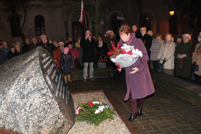 Polny kamień upamiętni wszystkie ofiary katastrofy pod Smoleńskiem [zdjęcia]