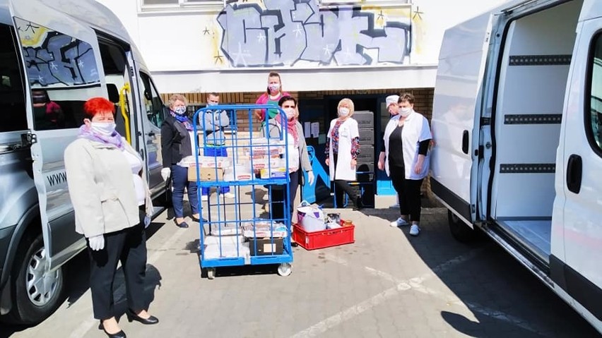 Panie z KGW z powiatu radziejowskiego napiekły słodkości i zawiozły je do szpitala