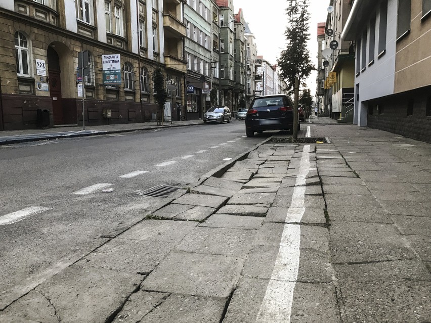 W centrum Słupska będą remontować chodniki. Niektóre z nich są w bardzo złym stanie [ZDJĘCIA]