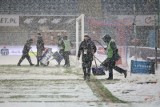 Piast Gliwice - Puszcza Niepołomice ZDJĘCIA Zimowy mecz przy Okrzei został przerwany po kwadransie. Będzie dokończony w innym terminie 