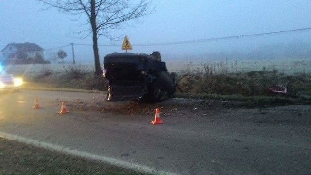 W sobotę na łuku drogi w Gliniku Dolnym k. Strzyżowa, dachował kierowca volkswagena. Mężczyzna wyszedł z auta o własnych siłach. Karetka pogotowia ratunkowego zabrała go do szpitala.Zobacz także: Chciał wyprzedzić, stracił panowanie nad kierownicą. Auta rozpadły się na kawałki