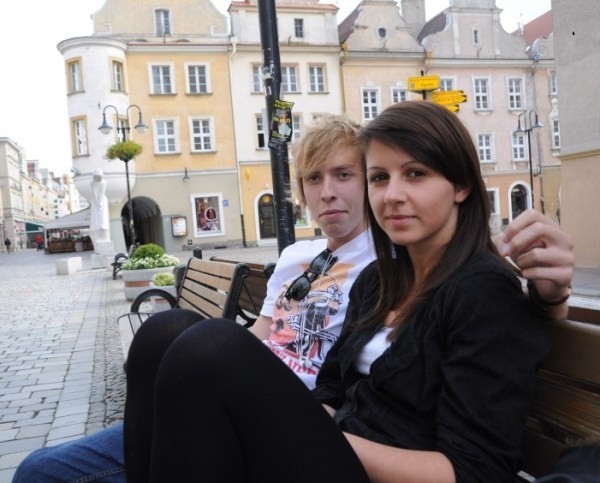 Aleksander Michalik i Marta Kras nie mają nic przeciwko kolejnym kamerom w centrum miasta. &#8211; Warto także pomyśleć o innych dzielnicach &#8211; proponują młodzi opolanie.