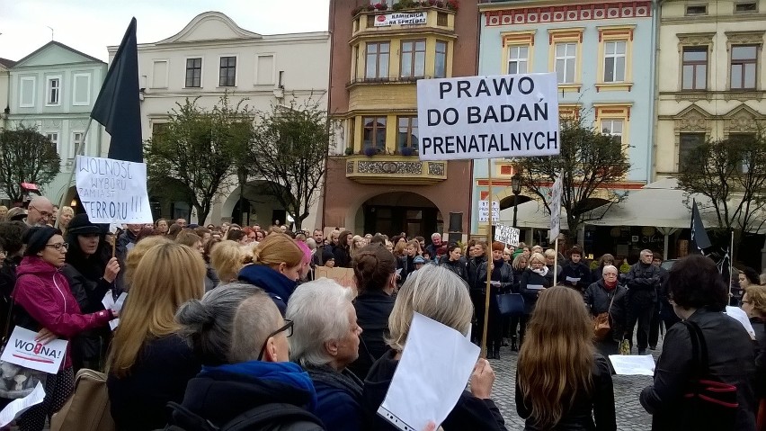 czarny protest w Cieszynie w czarny poniedziałek
