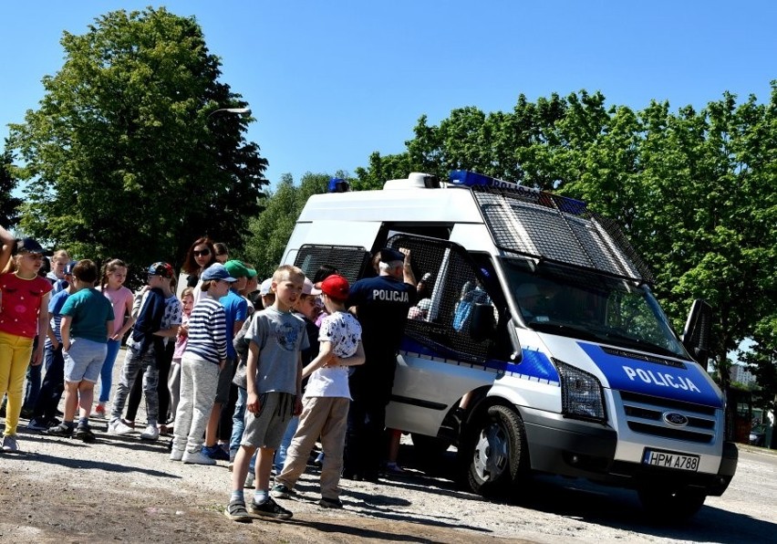 Białystok. Policyjny piknik na Dzień Dziecka. Setki dzieci korzystały z atrakcji w oddziale prewencji [ZDJĘCIA]