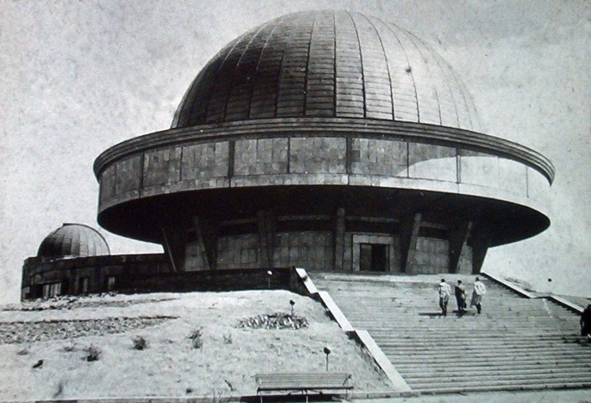 Zobaczcie archiwalne zdjęcia Planetarium Śląskiego!...