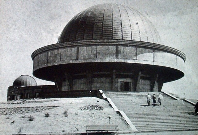 Zobaczcie archiwalne zdjęcia Planetarium Śląskiego!Zobacz kolejne zdjęcia/plansze. Przesuwaj zdjęcia w prawo - naciśnij strzałkę lub przycisk NASTĘPNE