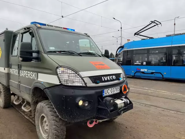 Granat został znaleziony przez ekipę robotników, pracujących przy rozbudowie zajezdni. Jak relacjonuje Mikołaj Czerwiński, na znalezisko natrafił jeden z pracowników Zakładu Sieci i Zasilania.