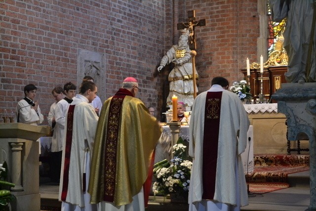 Biskup Jan Wieczorek świętował w sanktuarium w Rudach swoje 80 urodziny [ZDJĘCIA]