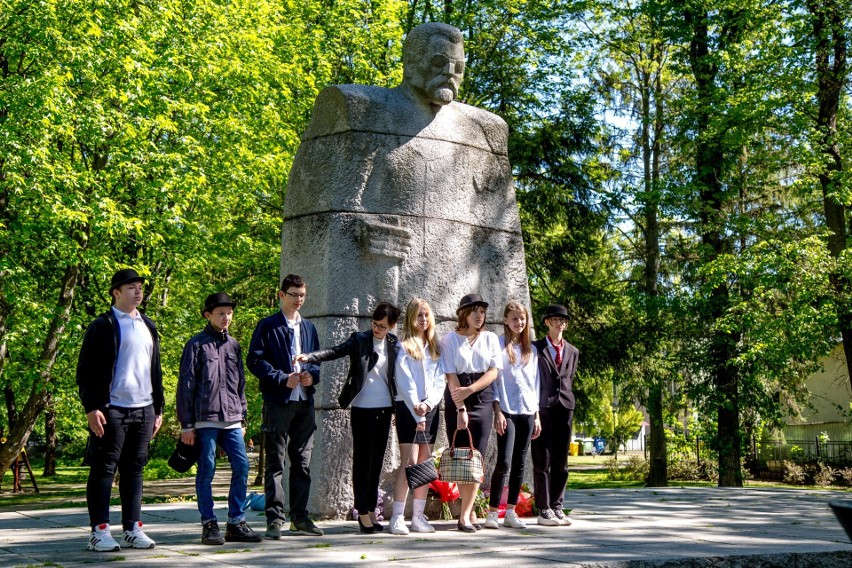 W Hrubieszowie pamiętają o Bolesławie Prusie. 19 maja minęła 110 rocznica śmierci pisarza. Zobacz zdjęcia z obchodów 