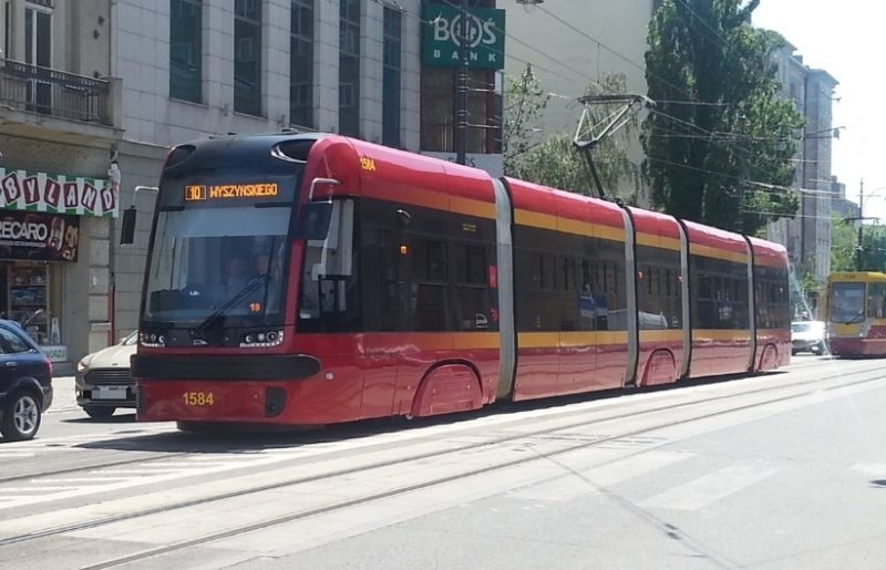 Nie jeżdżą tramwaje w Łodzi. ZANIK NAPIĘCIA, OBJAZDY [zdjęcia]