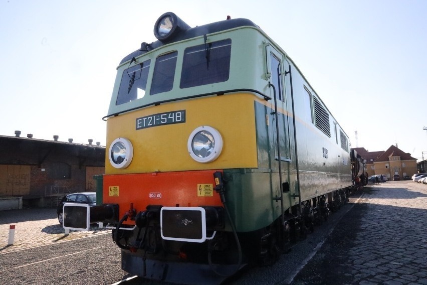 Zabytkowa lokomotywa w Legnicy